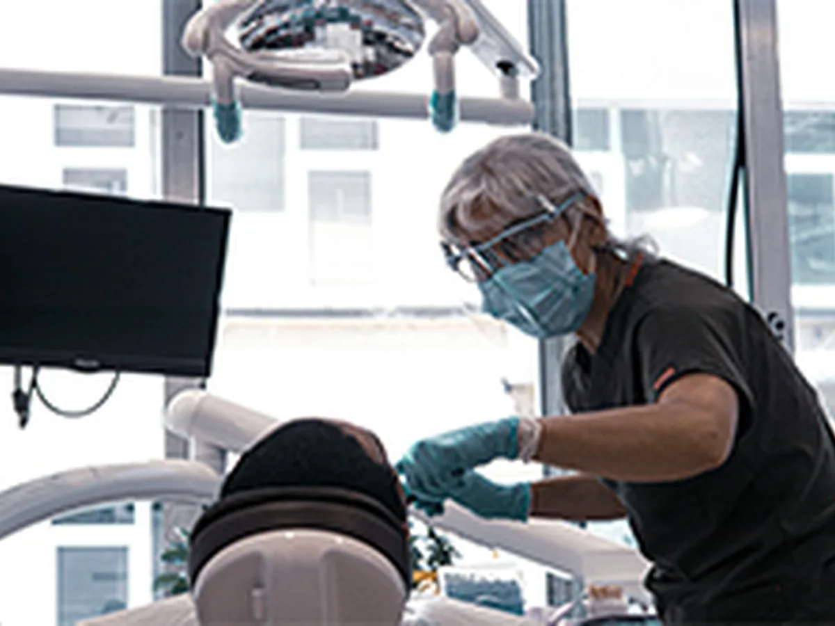 CityDent İstanbul'da lamine diş kontrol muayenesi
