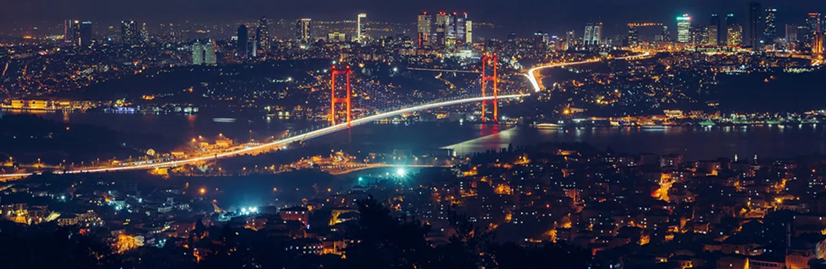 Boğaz'da tekne turu sırasında iki yaka manzarası