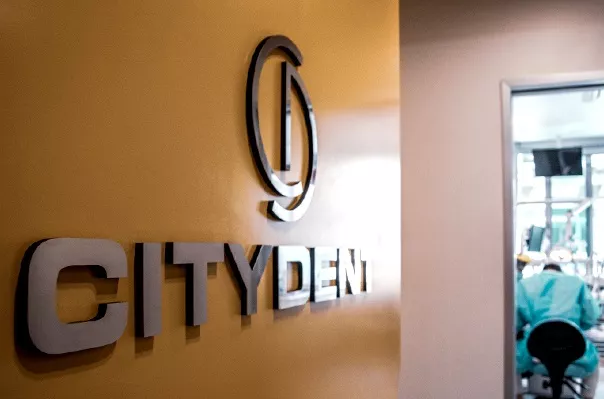 CityDent İstanbul girişinde hasta karşılama bölümü
