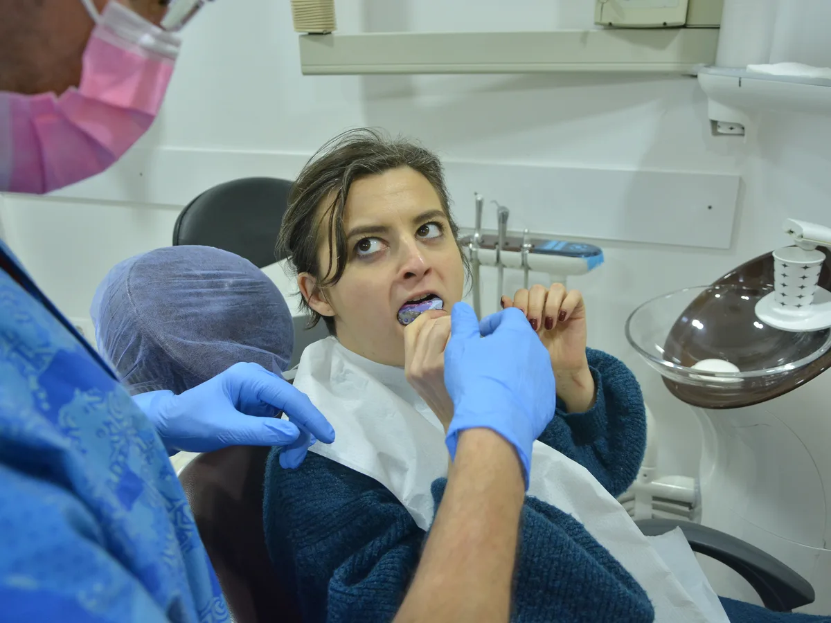 Klinikte diş rengi seçimi yapılırken kullanılan renk anahtarları