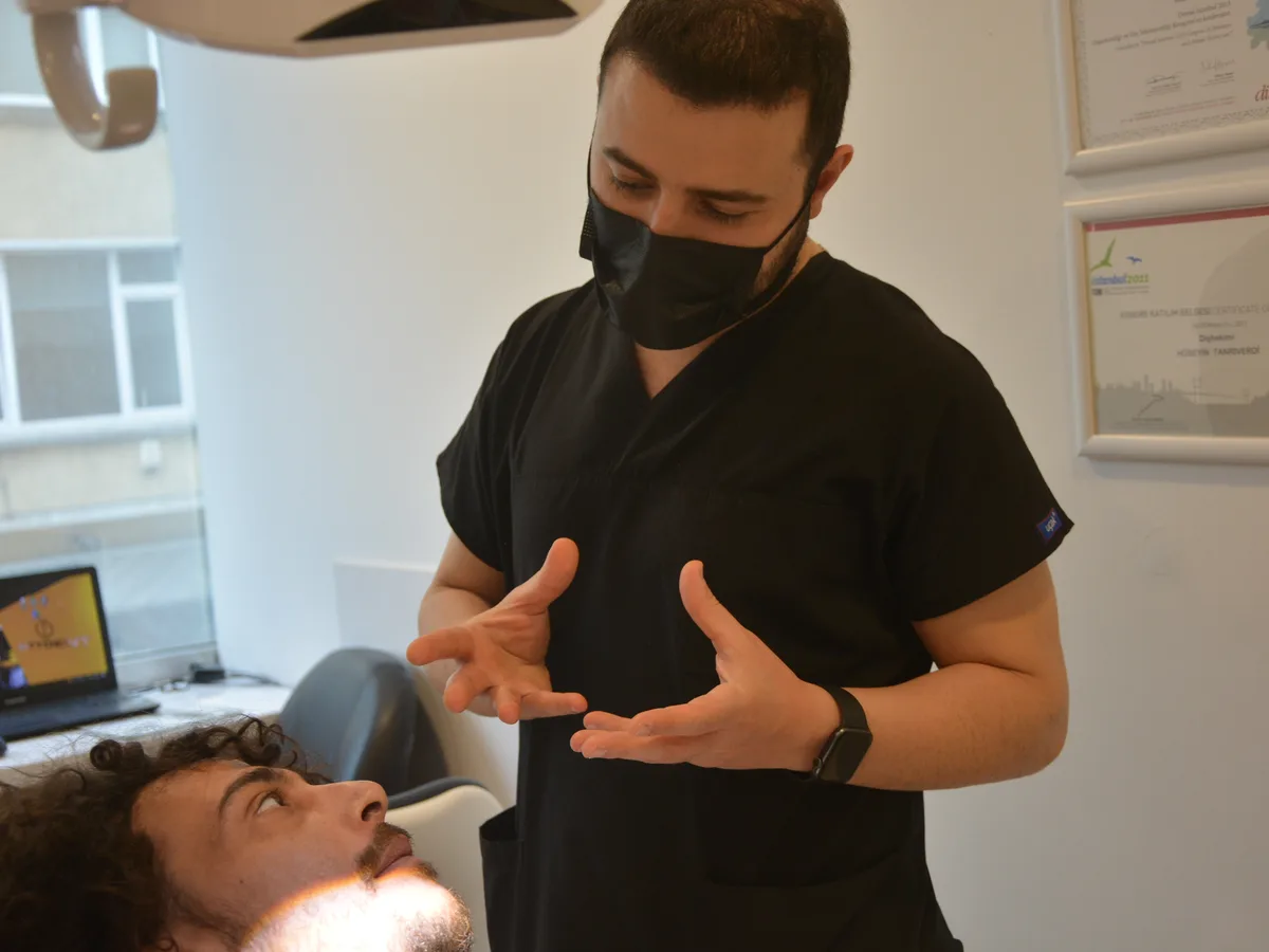 İmplant üstü geçici protezin fırçalanması ve günlük bakımı