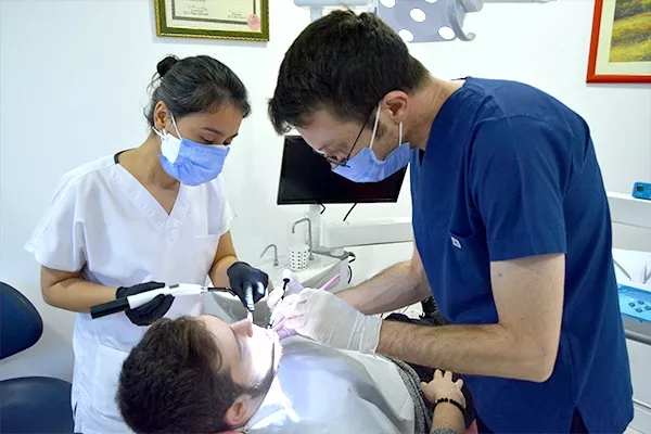 Beyazlatma öncesi ve sonrası diş rengi karşılaştırması