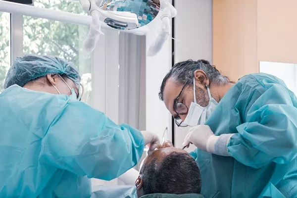 Gömük 20 yaş dişinin çene kemiği içindeki farklı pozisyonlarını gösteren röntgen görüntüsü