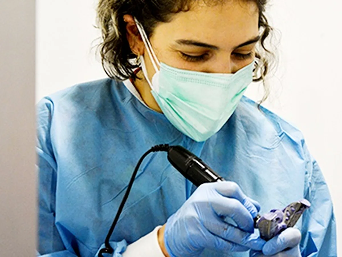 Klinik ortamda hazırlanan zirkonyum porselen kaplamalar